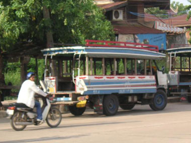 songthaew-thailand