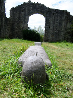Chalus---Richard's-effigy