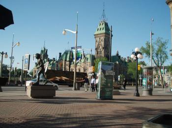 Statue of Terry Fox. Behind is the Frontenac Chateau Laurier Hotel Statue of Terry Fox. Behind is the Frontenac Chateau Laurier Hotel