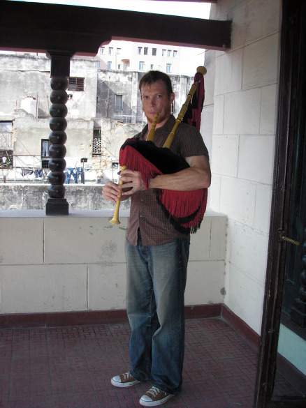 rolf_cubabagpipes Rolf in Cuba