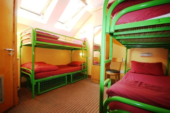 adamseper_hostels_top