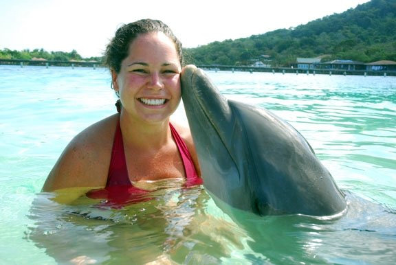 steph_dolphinhonduras Making a new friend in Honduras