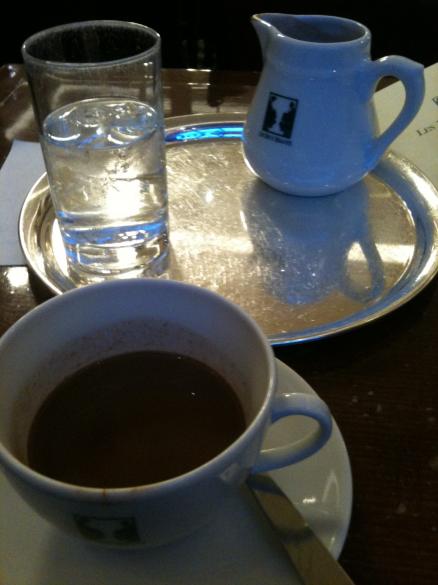Peaceful Paris: hot chocolate at Les Deux Maggots in 6eme, Paris