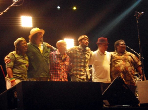 Leon with Ben Harper and the Innocent Criminals Leon with Ben Harper and the Innocent Criminals