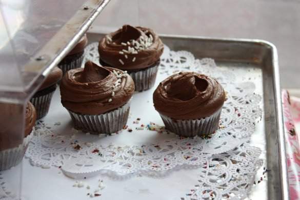 4769019995_f9c7296483_z Chocolate cupcakes from Magnolia bakery are one of the more delicious ways to be supportive.
