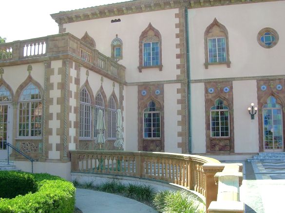 Ringling House Front reszd on picnik