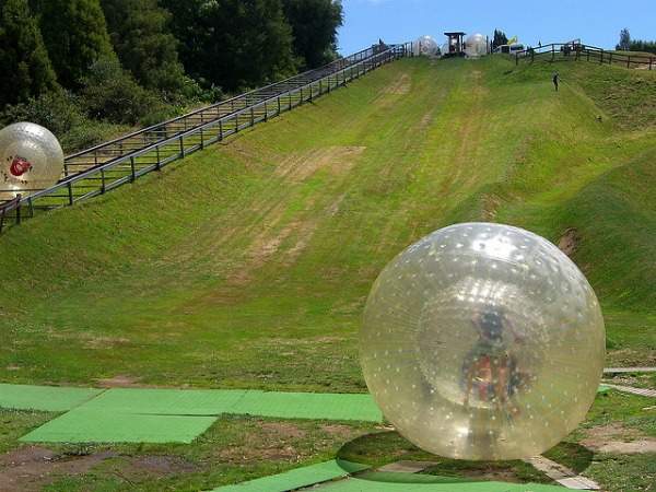 2011howto_zorbing