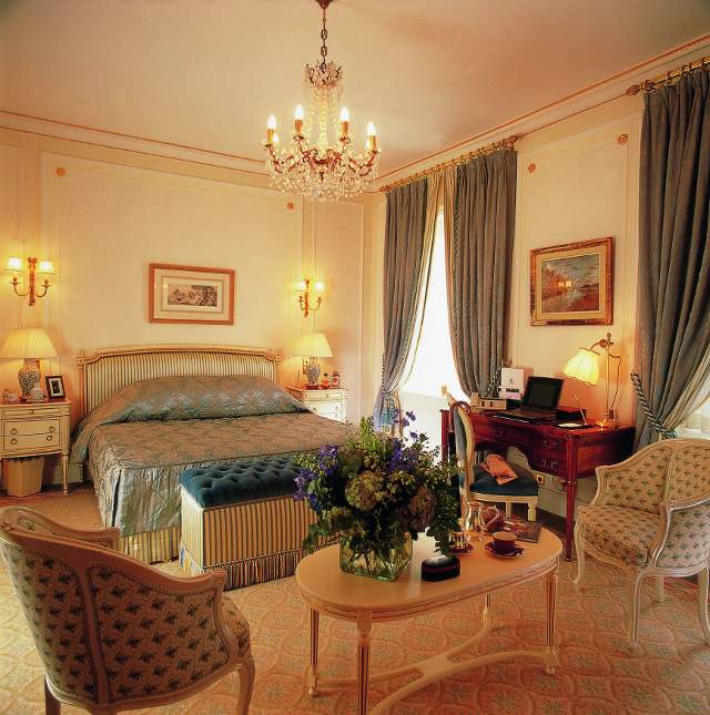 PHOTO 1 THE RITZ