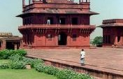 Long Road to a Ghost Town – Fatehpur Sikri, India
