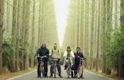 Can Families Travel Indie-Style On a Tour?